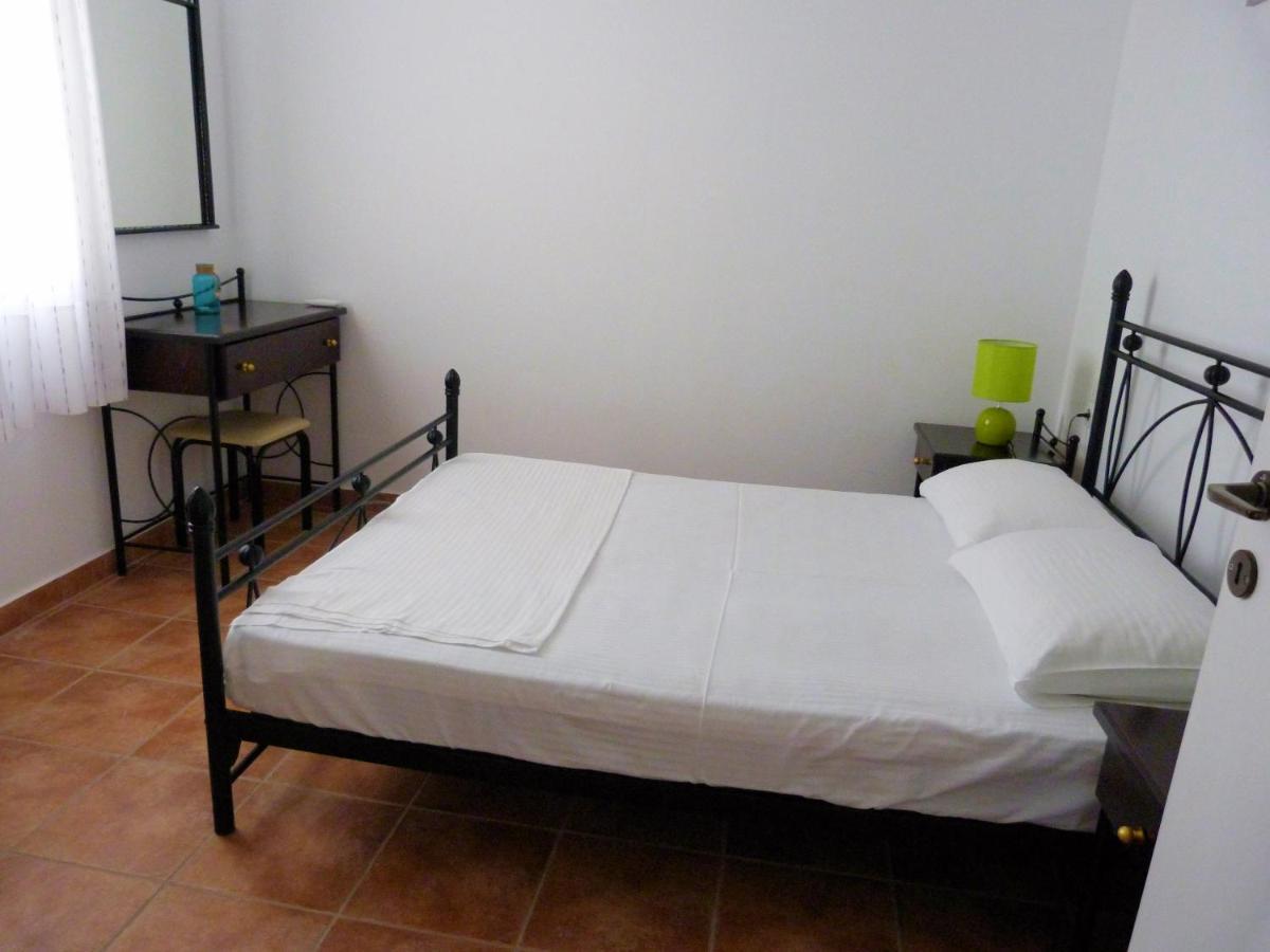 Ioli Apartments Alopronia Ngoại thất bức ảnh