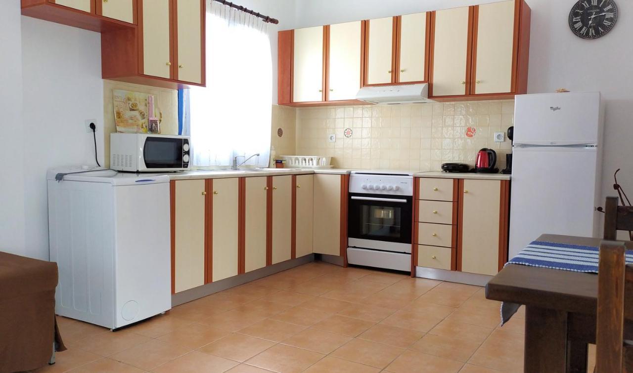Ioli Apartments Alopronia Ngoại thất bức ảnh