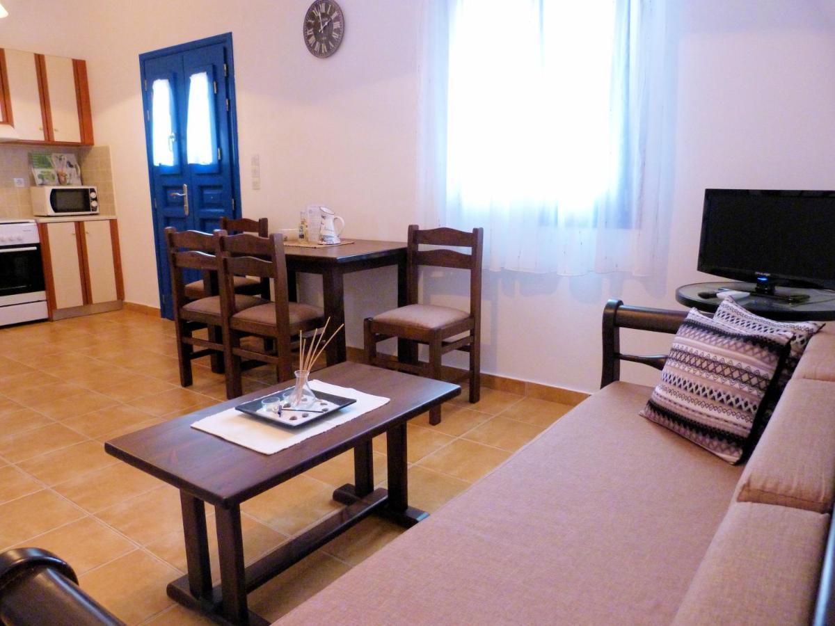 Ioli Apartments Alopronia Ngoại thất bức ảnh