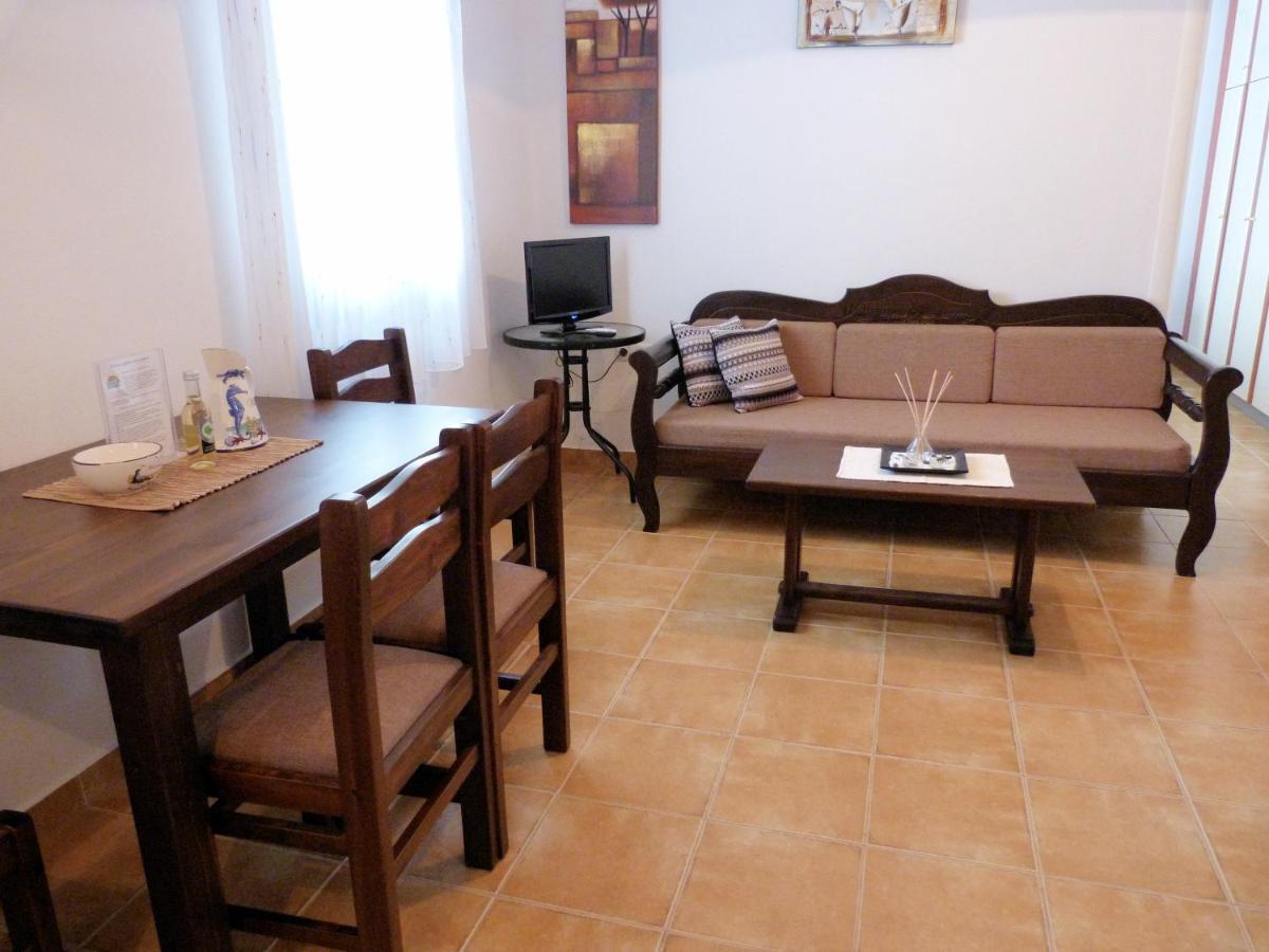 Ioli Apartments Alopronia Ngoại thất bức ảnh