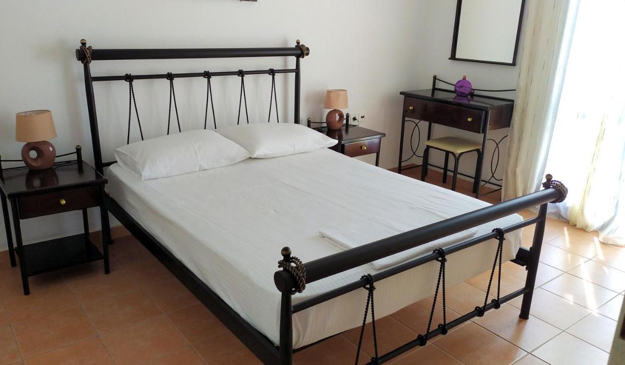 Ioli Apartments Alopronia Ngoại thất bức ảnh