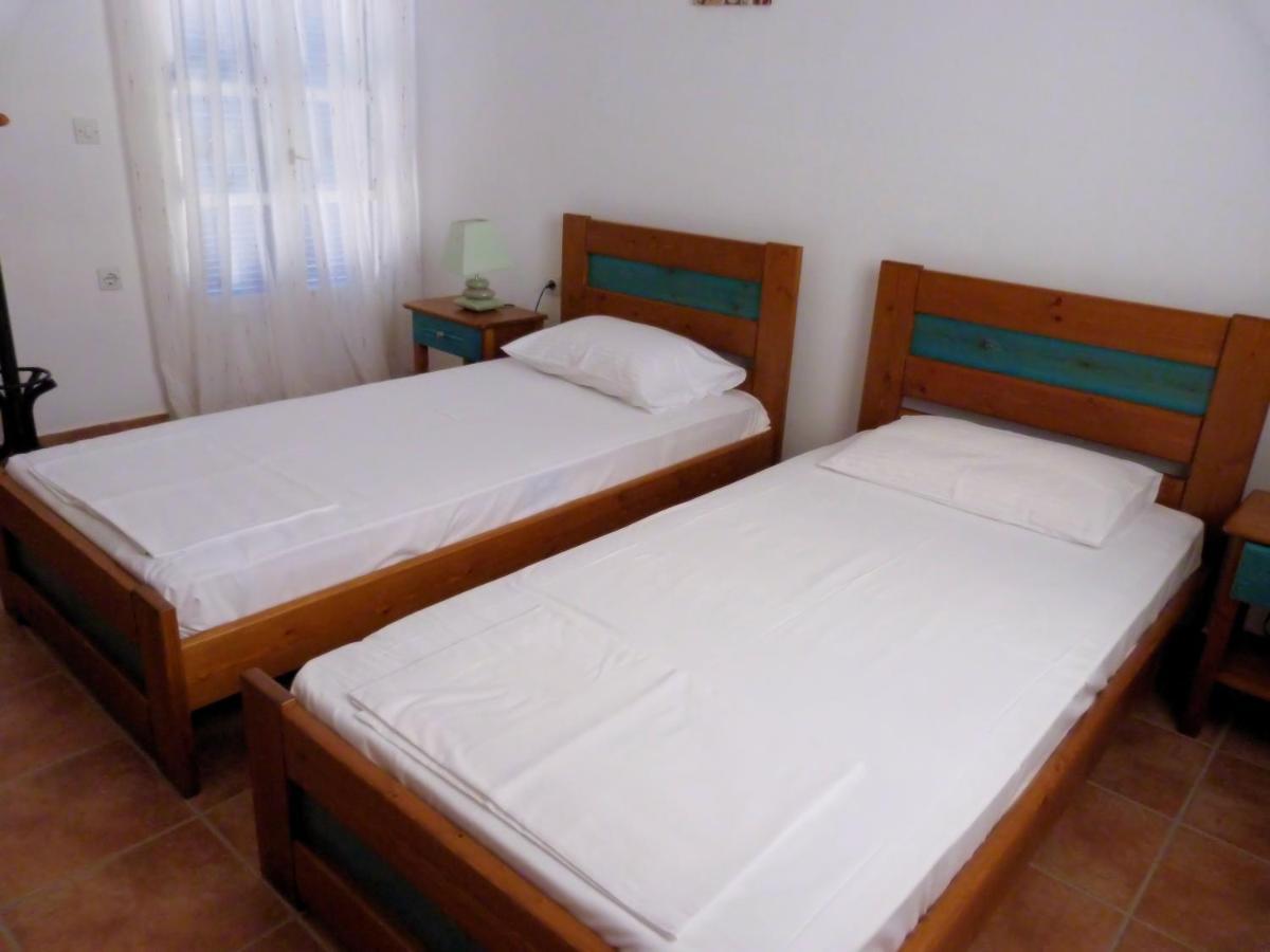 Ioli Apartments Alopronia Ngoại thất bức ảnh