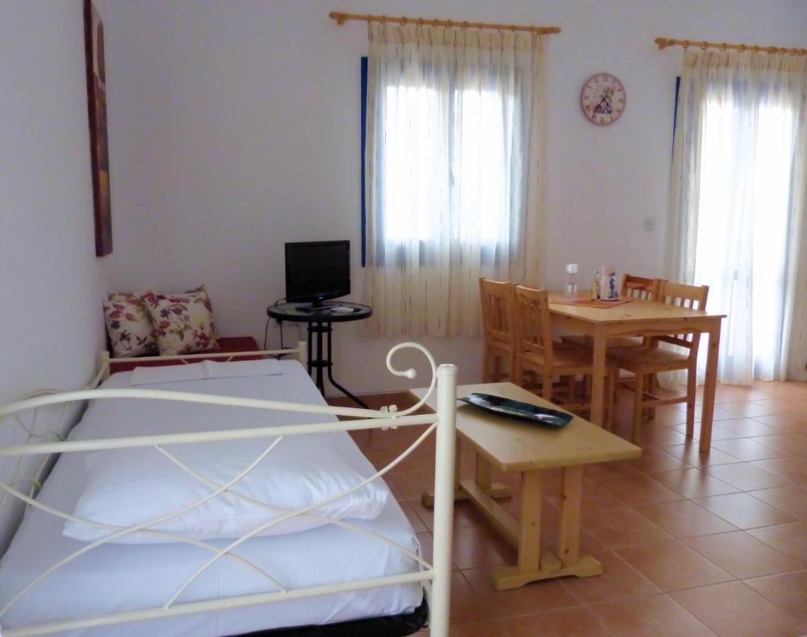 Ioli Apartments Alopronia Ngoại thất bức ảnh