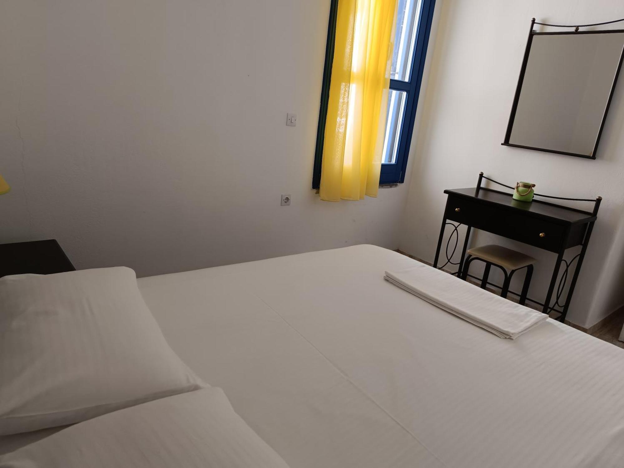 Ioli Apartments Alopronia Ngoại thất bức ảnh