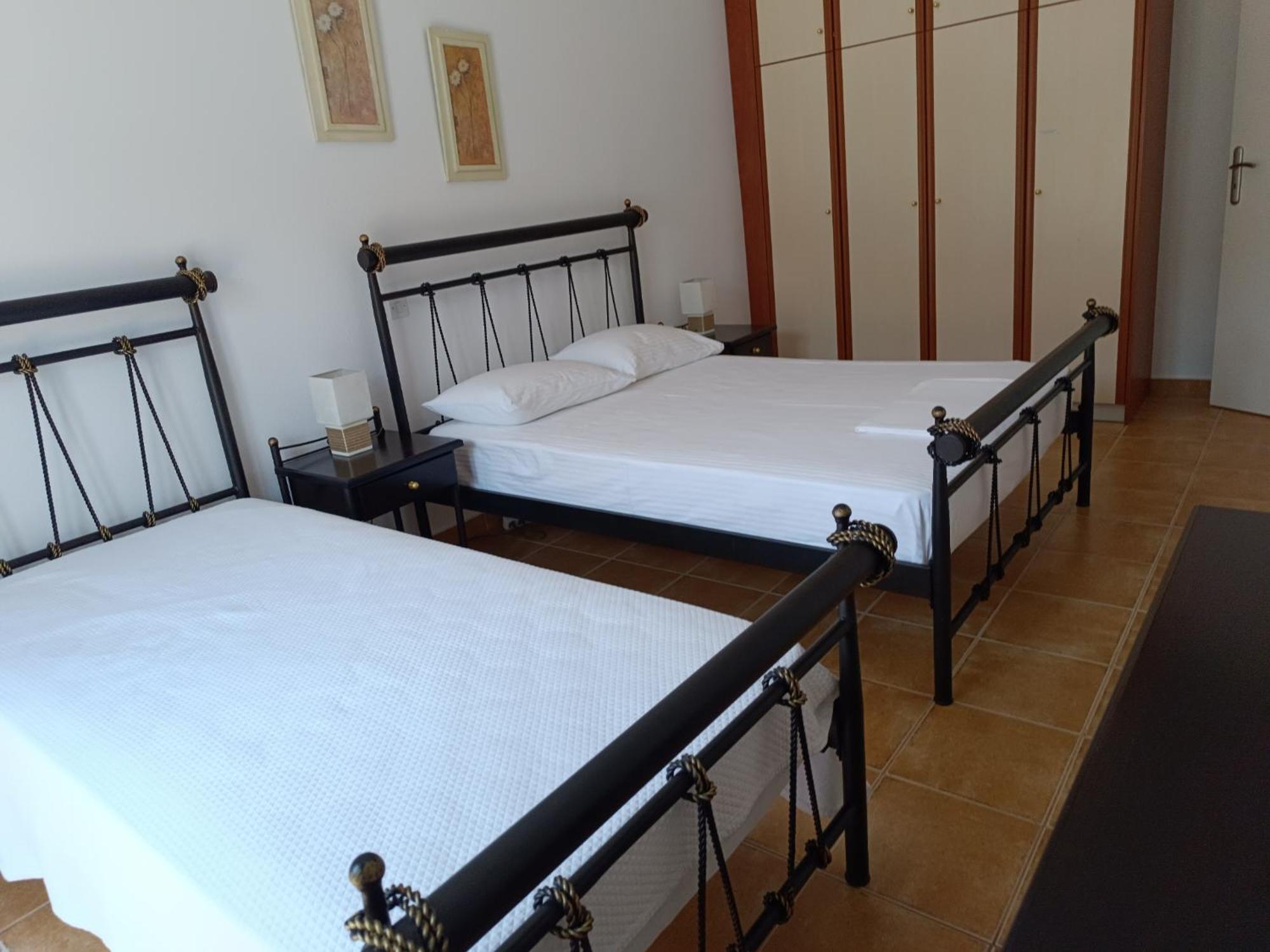 Ioli Apartments Alopronia Ngoại thất bức ảnh