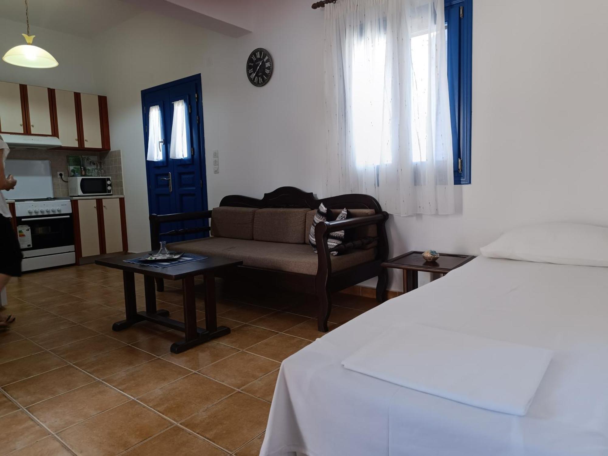 Ioli Apartments Alopronia Ngoại thất bức ảnh